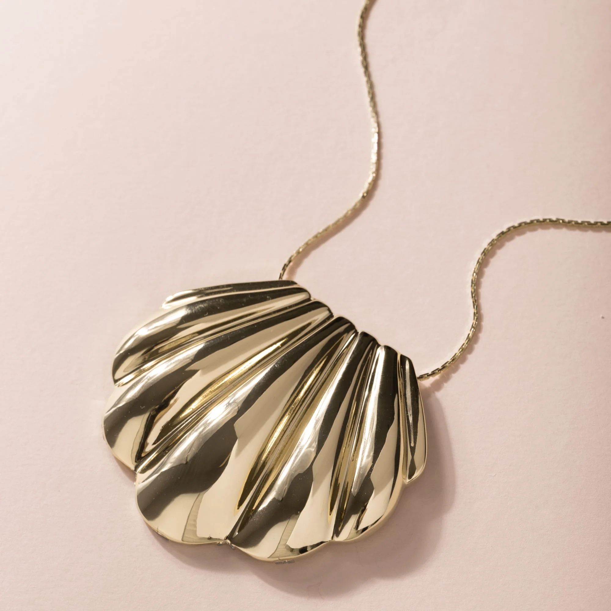 The Shell Pendant Necklace - Image 2